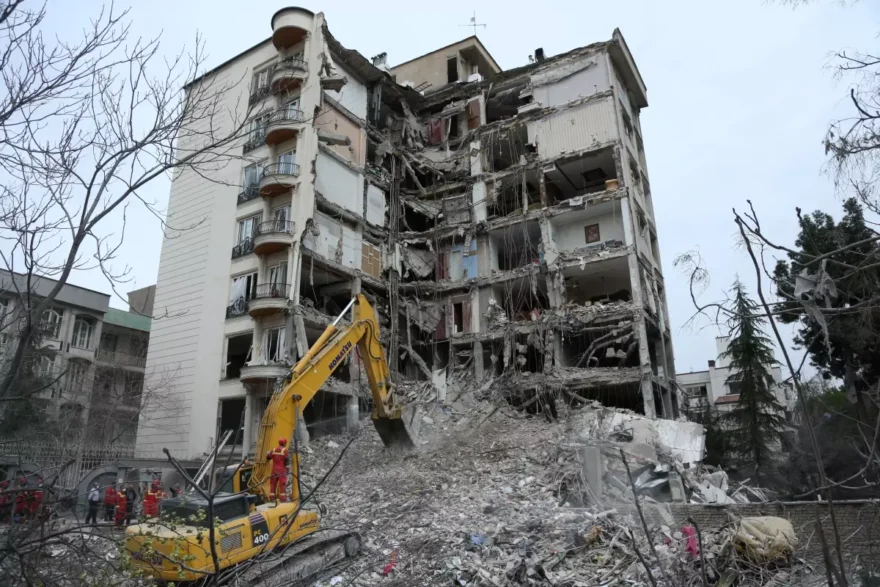 İran’da Saldırılarda 1937 Ölü