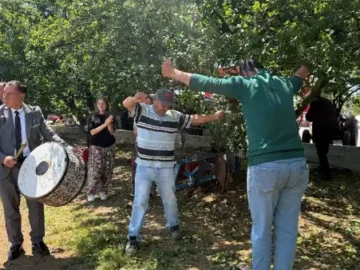 Hasat Sevinci: Erik Rekoltesinde 4 Kat Artış Davul ve Zurna Eşliğinde Kutlandı